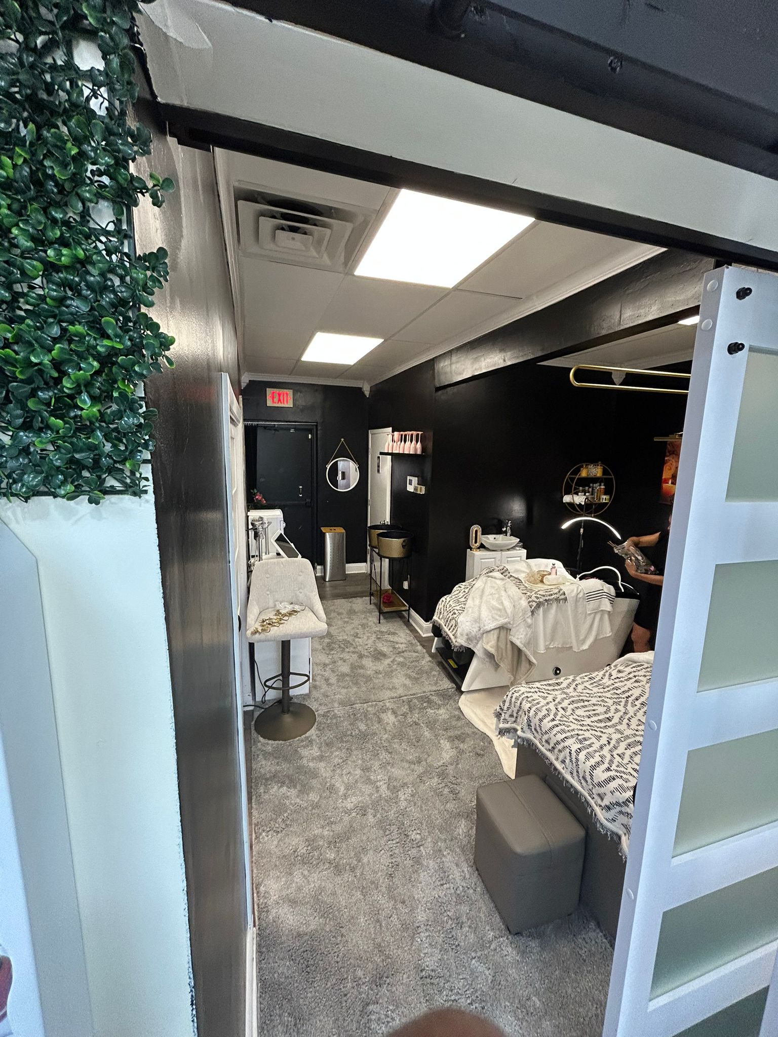 Private head spa treatment room entrance - japanese head spa near me Sinkor Beauty Salon Middletown DE