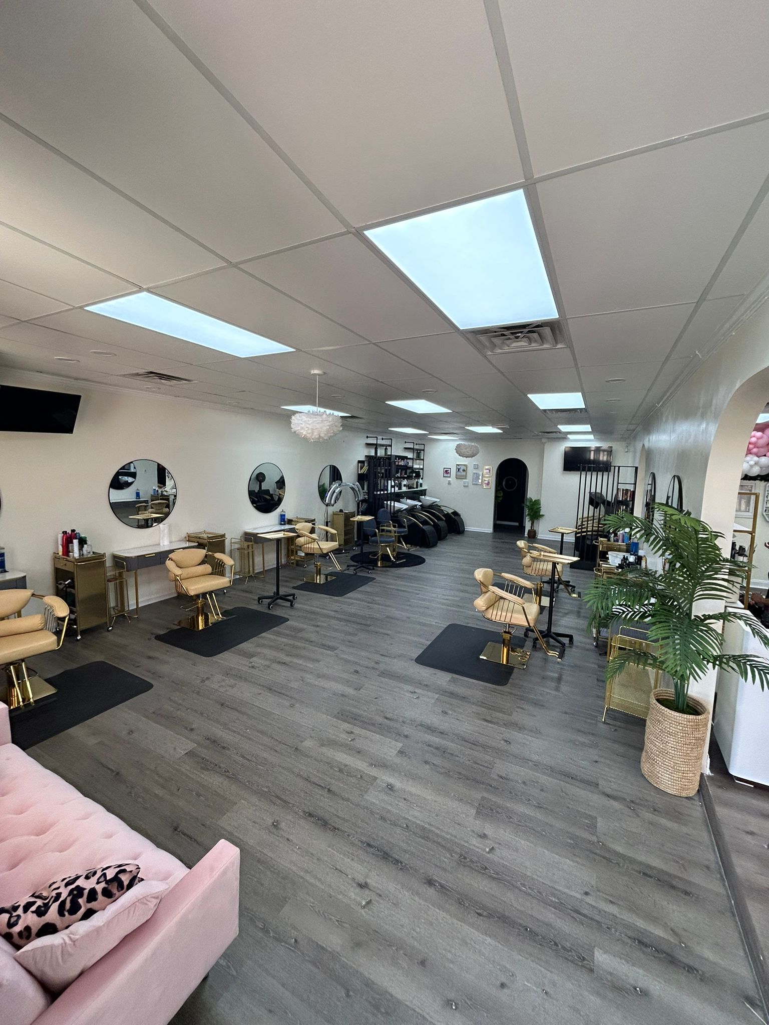 Sinkor styling floor with gold chairs, mirrors, and waiting area